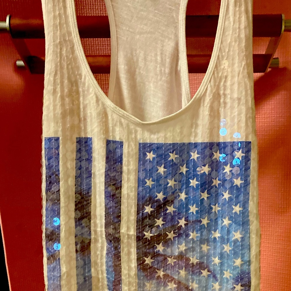 Pink flag top